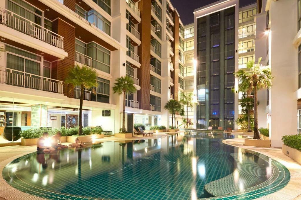 Art Patong Residence Extérieur photo